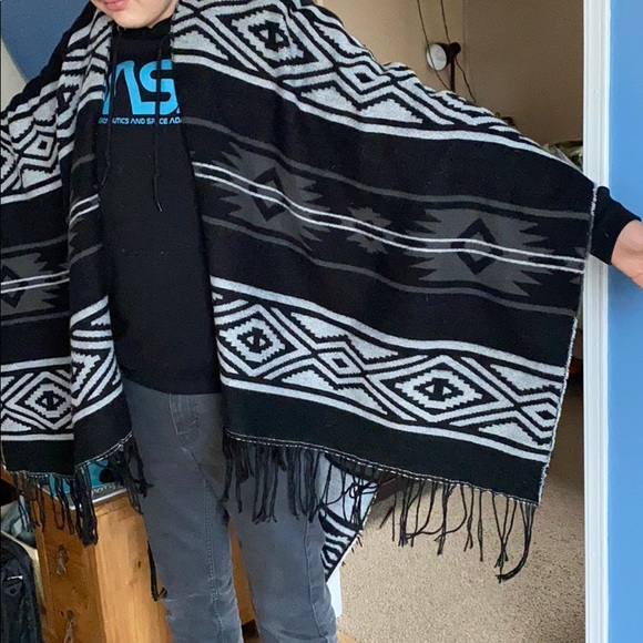 Ardene poncho - Picture 3 of 4